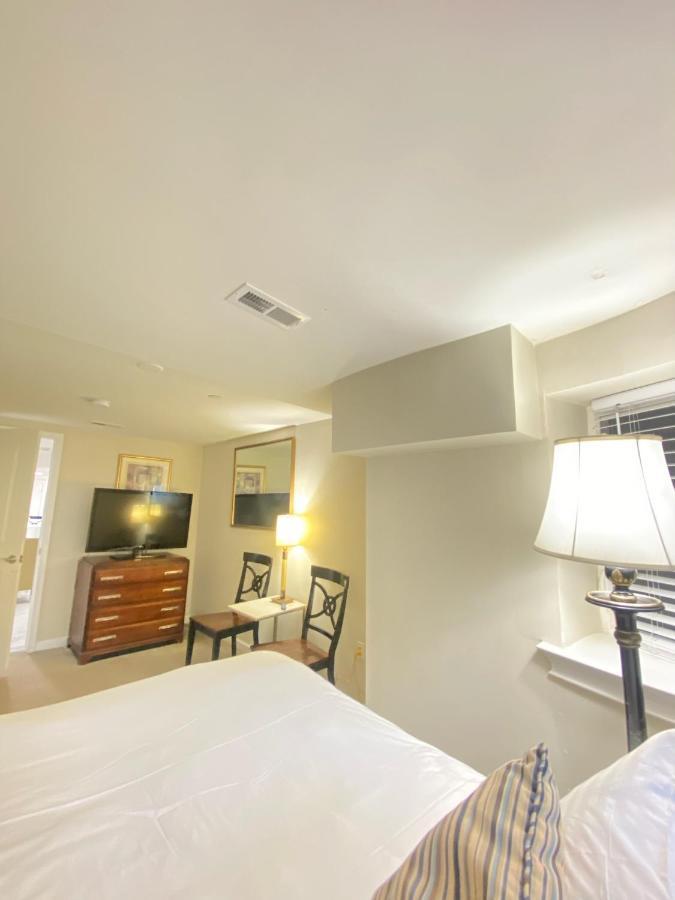 Lovely Remodeled 2Bdrm Basement Home Washington Extérieur photo