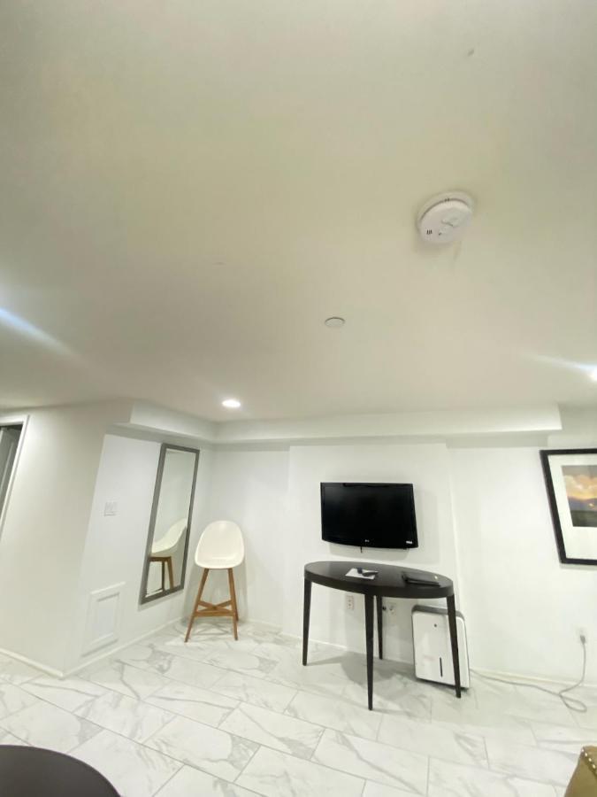Lovely Remodeled 2Bdrm Basement Home Washington Extérieur photo